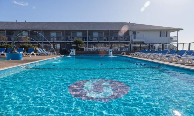 South Yarmouth Hotel | Ocean View: Red Jacket Resort, 2 Queens, Beach Nearby, Welcoming Stay, 2 Rooms