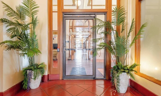 East Village Condominio | Ocean View Retro Studio Walking distance to everything!