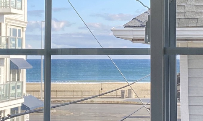 Hampton Condominio | Ocean View - Steps to the Beach
