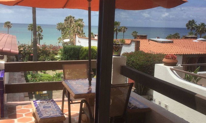 Las Gaviotas Casa | Ocean View Home - Contemporáneo mexicano, galería de arte y comodidades.