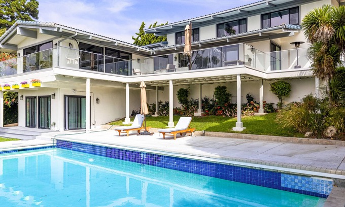 Rancho Palos Verdes Casa | Ocean-view luxury home with oversize heated pool in Rancho Palos Verdes