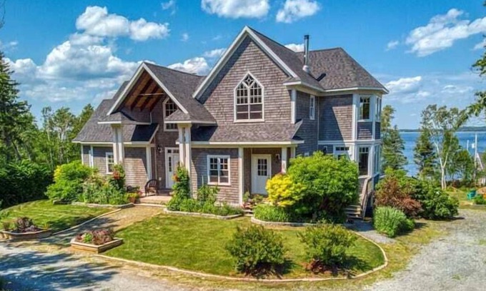 Feltzen South Casa | Ocean View Villa with Hot Tub and Movie Theatre