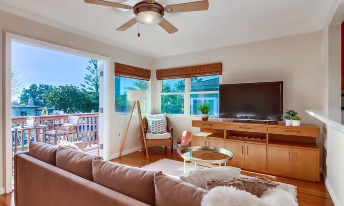 Sunset Cliffs Cabaña | Ocean view! Walk to Sunset Cliffs - Surf - Beach!