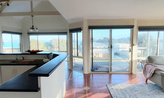 San Remo Casa | Ocean View with beach and shops at door step