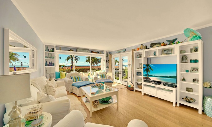Laguna Beach Condominio | Ocean Views! 2 Bedroom Beauty - Walk to Beach! - Moss Street Vistas!