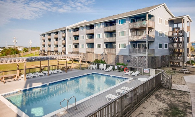Rodanthe Condominio | Ocean Views! 2BR Condo.Pvt Balcony. Pool. Elevator