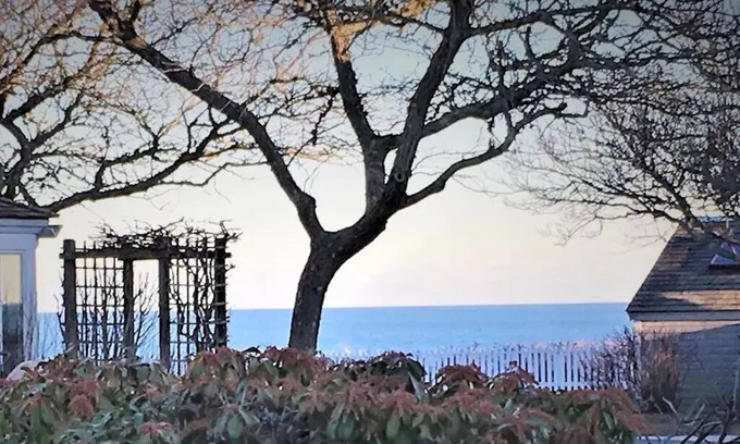 Mashpee Condominio | OCEAN VIEWS & A/C in cozy condo w/upscale finishes!- STEPS TO PRIVATE BEACH