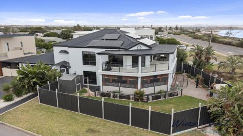 Seaford Casa | Ocean Views and Vineyards by Wine Coast Holiday Rentals