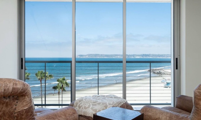 Coronado Condominio | Vistas al mar en todas partes, unidad de esquina en La Sierra, 6to piso