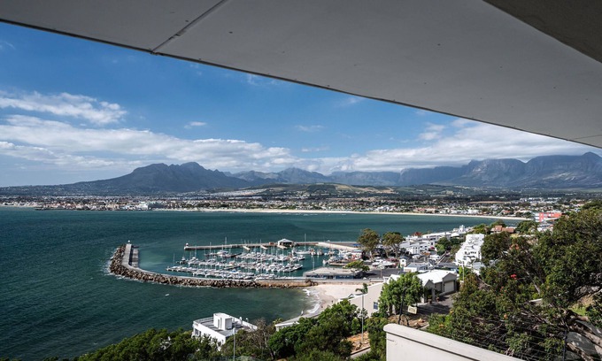 Mountainside Apartamento | Ocean Views - Gorgeous ocean view apartment