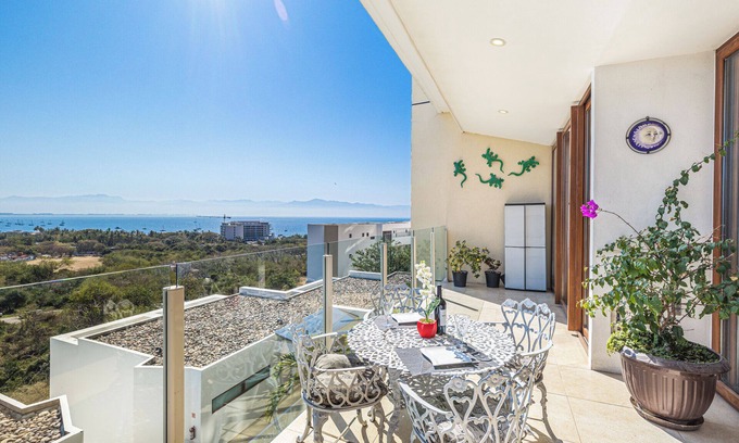 Bucerias Condominio | Ocean Views, Outdoor Dining, Beach Club, Wifi