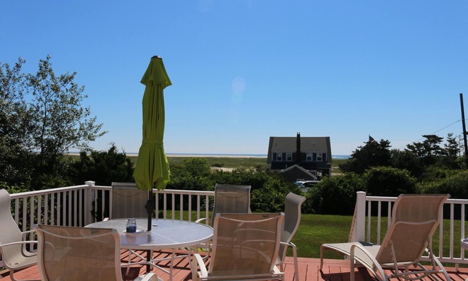 Chatham Casa | Vista al mar, camino a la playa, a un paseo al faro y la ciudad