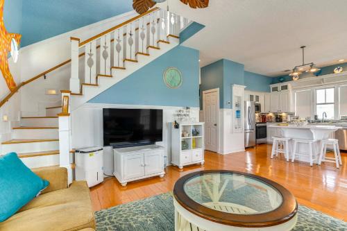 Surfside Beach Casa | Ocean Views Pet-Friendly Surfside Beach Gem