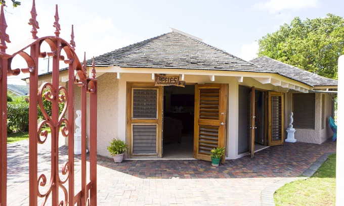 Silver Sands Villa | Escapada de lujo Ocean Villa. Ven y disfruta de Effie en Duncans Jamaica!
