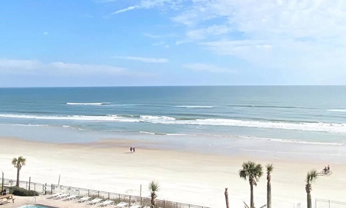 Daytona Beach Condominio | Ocean Vistas Condo 402 Ocean Views, Ocean Front Pool and Beach Access