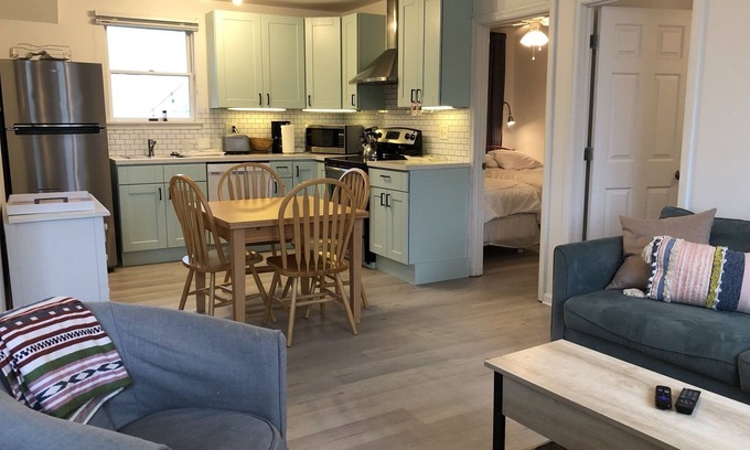 Bethany Beach Apartamento | Oceanblock & Downtown Bethany - 2 bed / 1 bathroom with Private Sun Porch