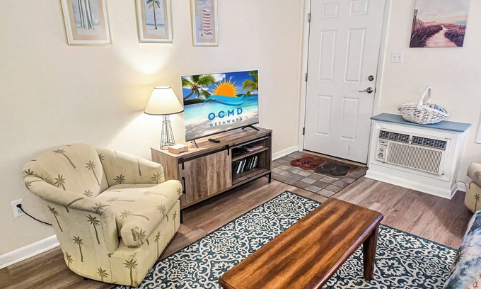 Caine Woods Condominio | OCEANBLOCK North Ocean City condo just steps from the Ocean - Orleans Court 327
