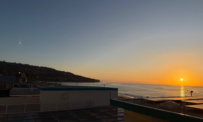 Redondo Beach Apartamento | Oceanfront 1 BR w/ Pool and Heated Pool