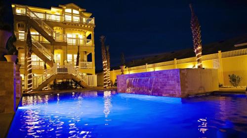Kill Devil Hills Casa | OCEANFRONT, 18 BRs, ELEV, Theater, Rec Room, Poolside Bar, Luxury, EP204, Grande Ritz Carolina