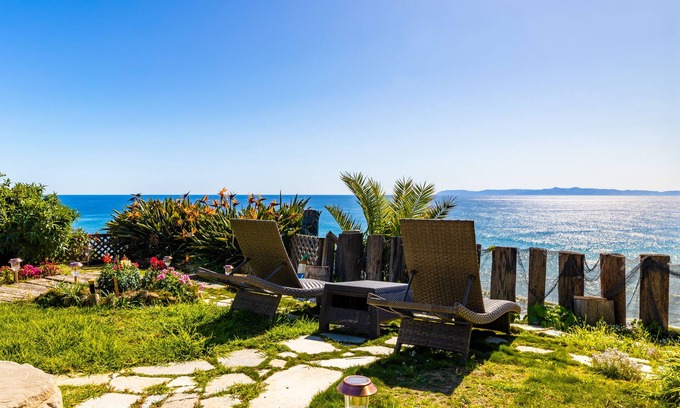 Coastal San Pedro Casa | Cruise Ship In the Ocean- 2730 sq. ft /Ocean Front