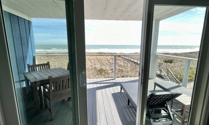 North Carolina Coast Condominio | 🧜♀️Oceanfront 2BR 2Bath condo, private beach access, perfect location!🧜♀️