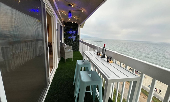 South Redondo Apartamento | Oceanfront 2BR/2BA w/ Stunning Views in Redondo Beach!