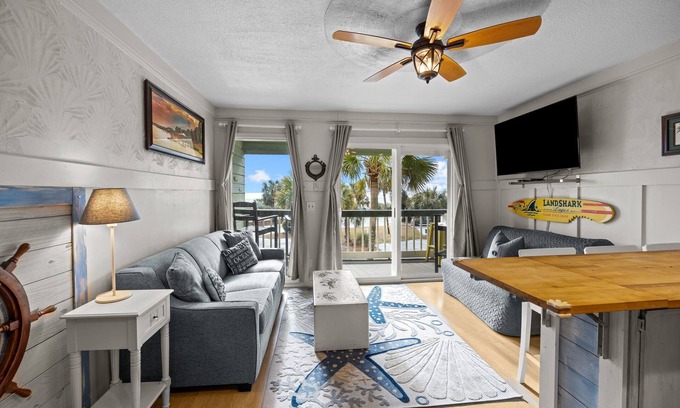 Charleston County Condominio | Oceanfront 2nd Floor Condo!! Community Pool & Fishing Pier! In the Heart of IOP!