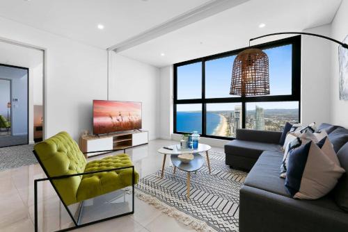 Surfers Paradise Apartamento | Oceanfront 3-Bed with Stunning Views, Pool & Sauna