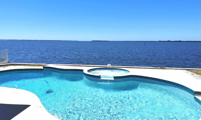 Palmetto Casa | Oceanfront 3-bedroom house on Terra Ceia Bay, Palmetto, Florida, USA