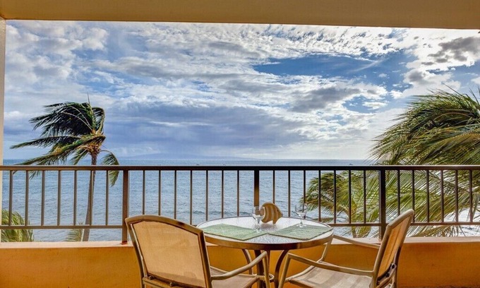 Kihei Condominio | Oceanfront 6th-Floor Condo – Lanai, A/C, New Furnishings & Beach Views