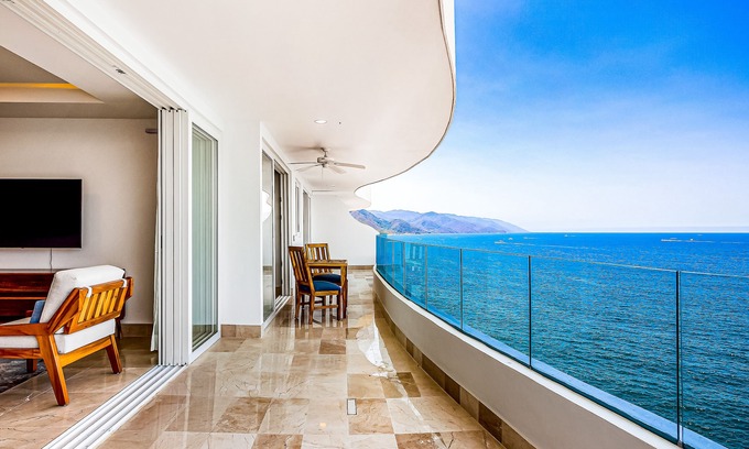 Mismaloya Condominio | Oceanfront 9th-floor condo with balcony, water views & pool