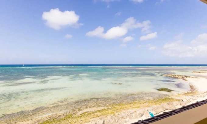 De Bruynewijk Condominio | Oceanfront Beach Chalet w Private Pool