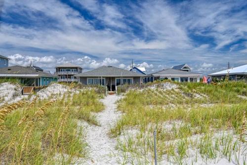 Topsail Beach Casa | Oceanfront Beach House - Two Kitchens - Pets Allowed