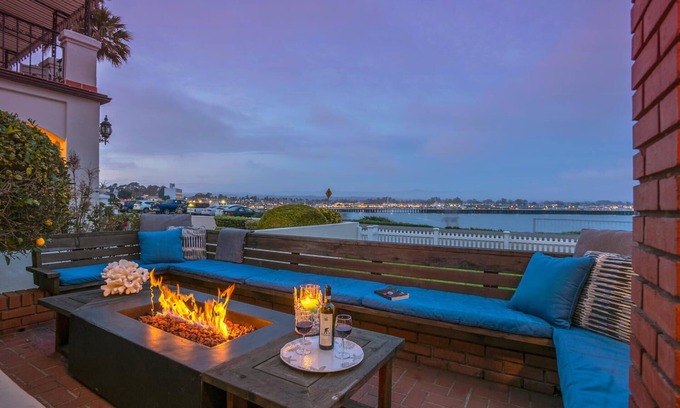 Westside Santa Cruz Casa | ¡FRENTE AL MAR! MEJOR UBICACION! VISTAS extraordinario! * Jacuzzi!* FUEGO PIT!