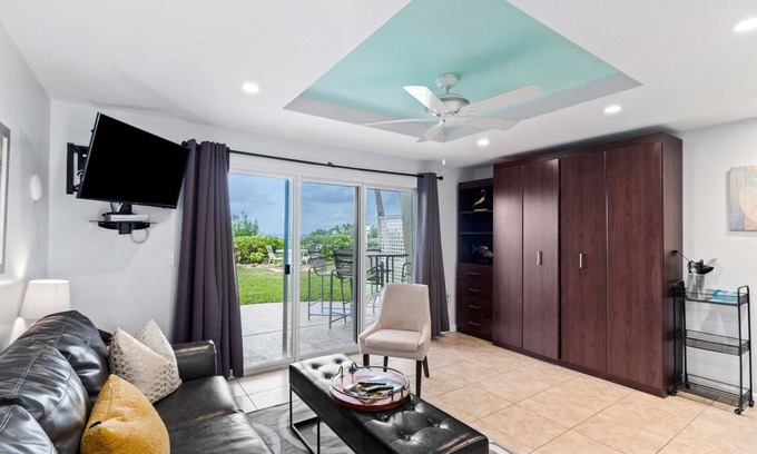 Longboat Key Hotel | Oceanfront Bliss - The Beach on Longboat Key #106 Resort by RVA