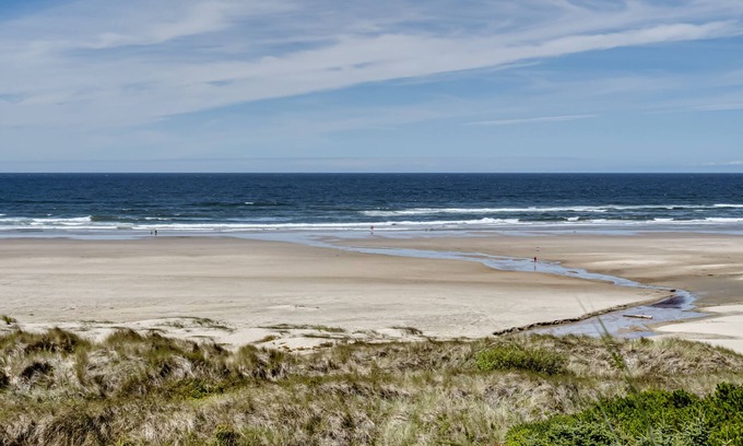 Florence Casa | Oceanfront Bungalow on Heceta Beach - fresh, bright and beautiful
