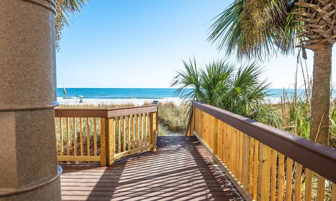 Crescent Beach Condominio | Oceanfront Condo Direct Oceanfront Views, Baywatch