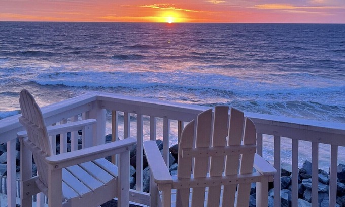 North Carolina Coast Condominio | Oceanfront Carolina Beach condo, panoramic views and pool! Steps away to CB fun!