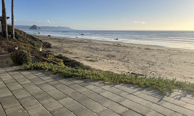 Cayucos Casa | Oceanfront Cayucos Cottage on the sand