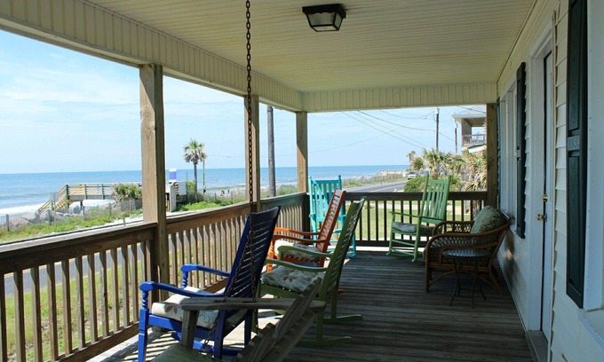 Folly Beach Casa | FRENTE AL MAR Vistas impresionantes! Libro para la primavera y el otoño ahora!