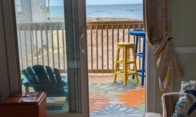 Kill Devil Hills Condominio | Frente al mar con piscina! ¡Observa a los delfines desde la terraza y camina hasta los restaurantes!