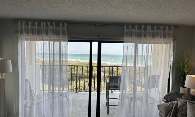 Emerald Isle Condominio | Oceanfront Condo-Sleeps 4-Newly Renovated