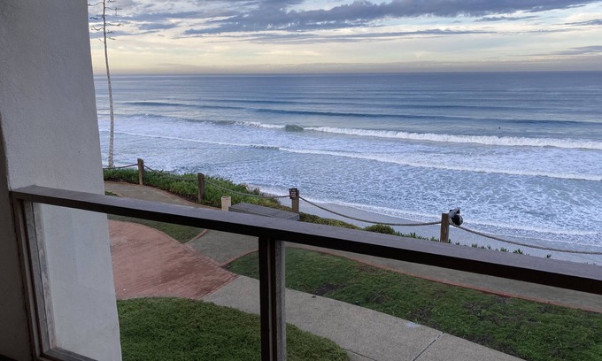 Solana Beach Condominio | Oceanfront Condo - Spectacular Views, Beach Walks