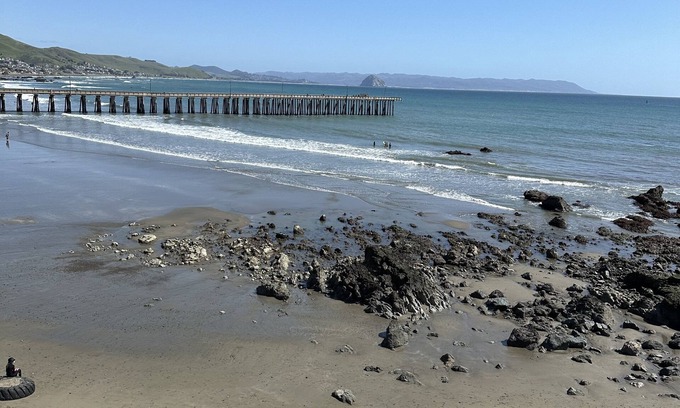 Cayucos Condominio | Oceanfront condo with PRIVATE deck. Pet friendly. Just a short walk to town.