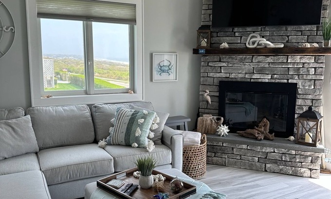 Montauk Condominio | Oceanfront Corner Unit Condo in Beautiful Montauk - steps to beach and town!