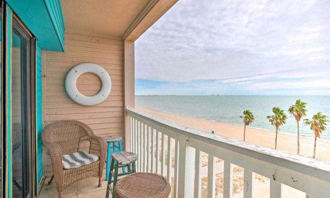 North Beach Condominio | Frente al mar Corpus Christi Condo w / Pool!