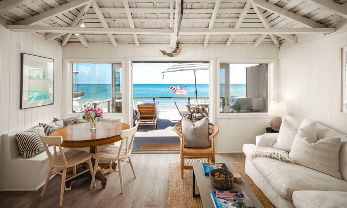 Montecito Casa | Oceanfront Cottage on the Sand at Miramar Beach