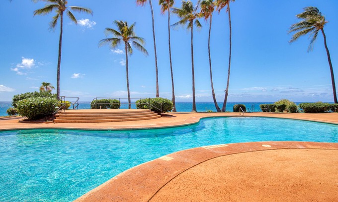 Maunaloa Condominio | Oceanfront Cottage on Kepuhi Beach w/ Ocean View, WiFi, Laundry & Shared Pool