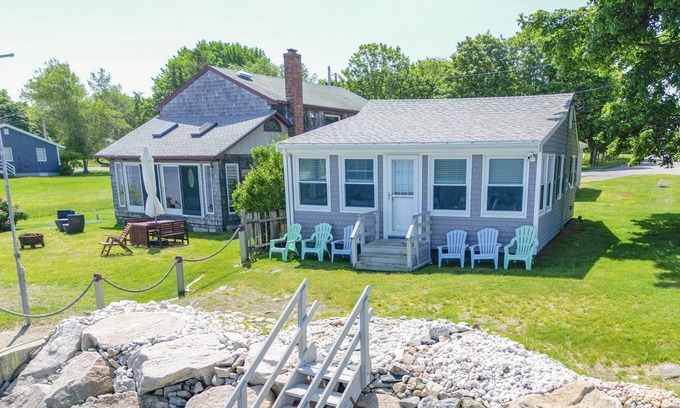 Portsmouth Cabaña | Oceanfront Cottage | Private Beach | AC | Kitchen