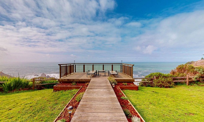 Philo Cabaña | Casa frente al mar w / cubierta, impresionantes vistas de 180 grados y 7. 5 acres